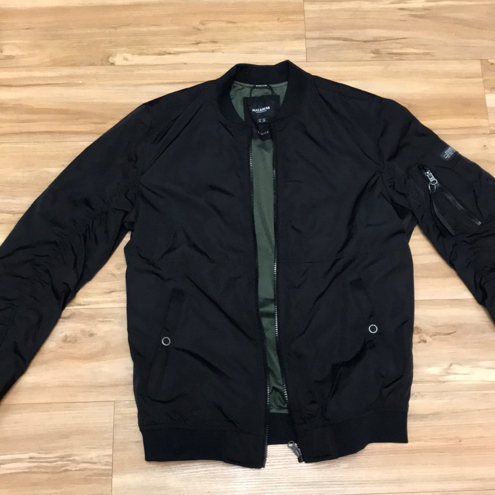 Men’s Pull & Bear Black Bomber Jacket Size Medium